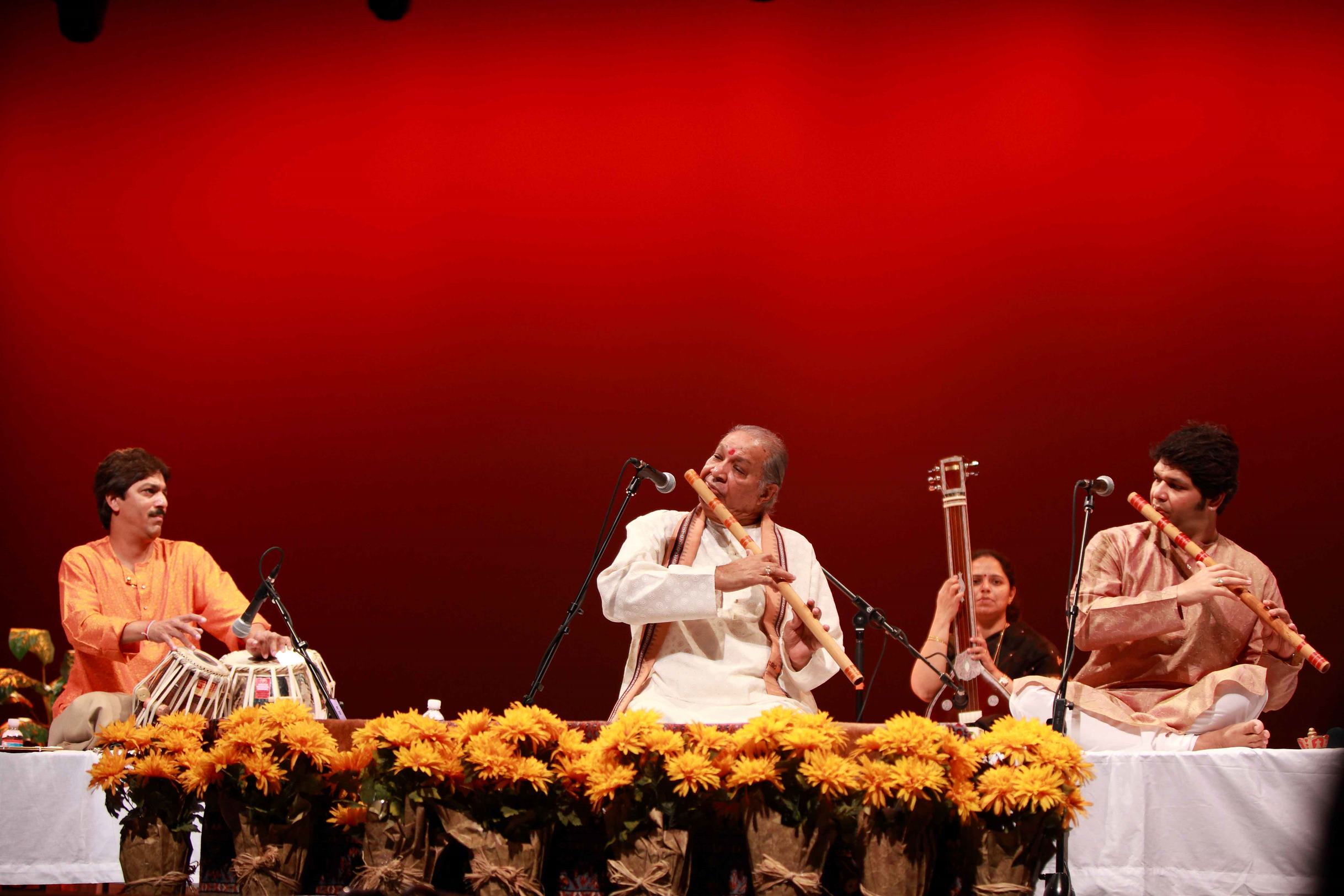 Shantilal Shah performing with Pandit Hariprasad Chaurasia in 2009